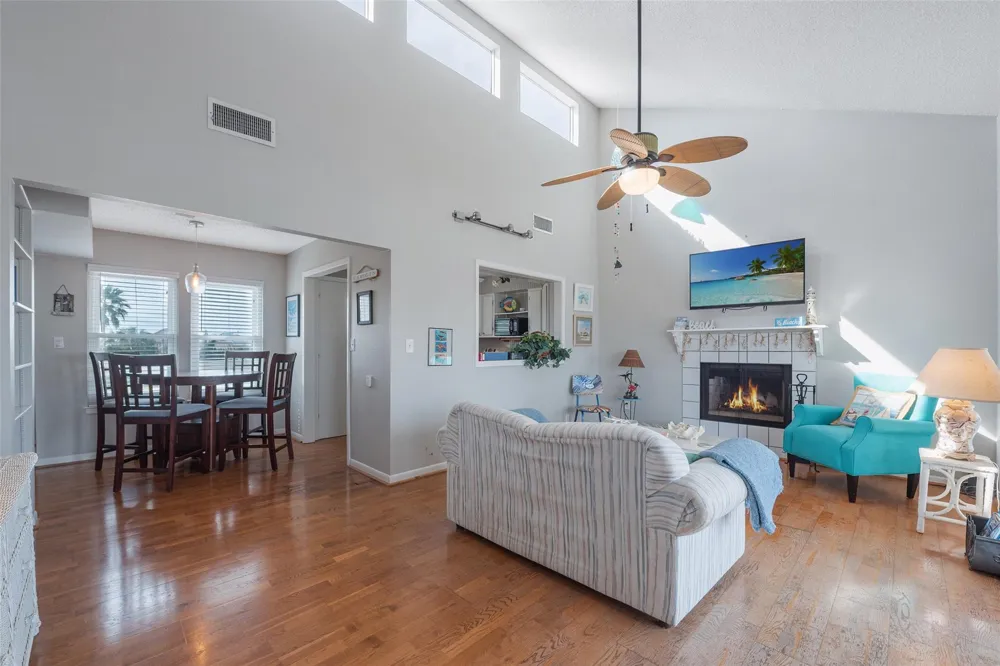 1426 Tiki Drive Tiki Island, TX 77554