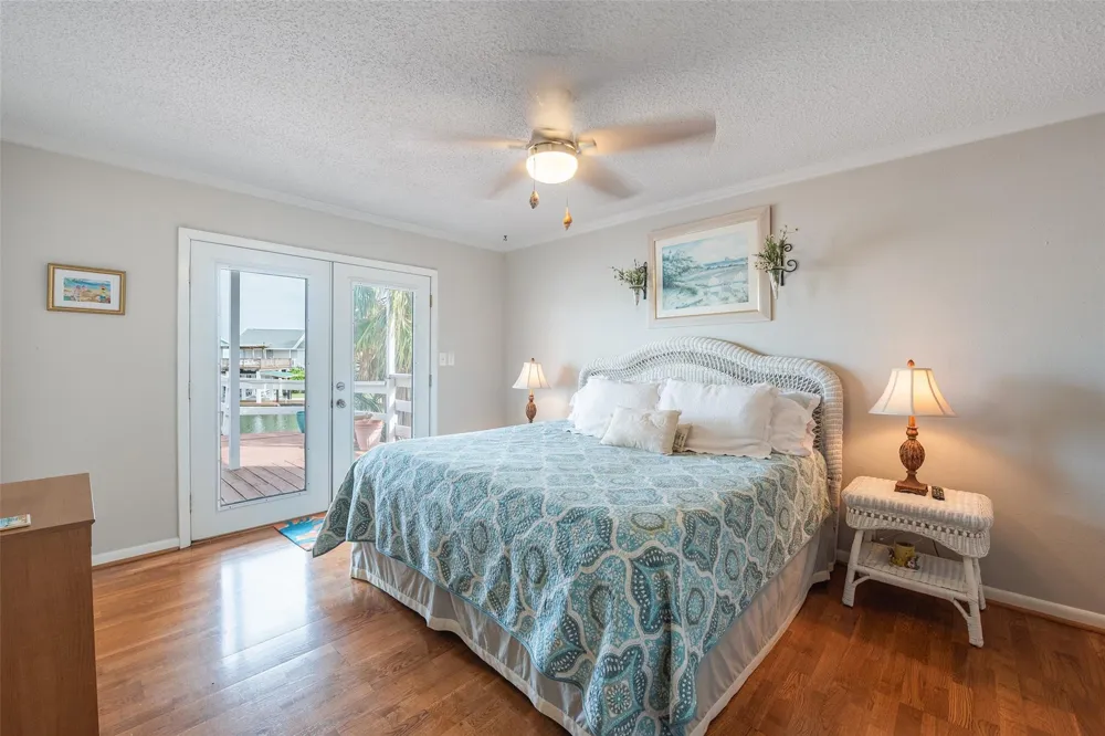 1426 Tiki Drive Tiki Island, TX 77554