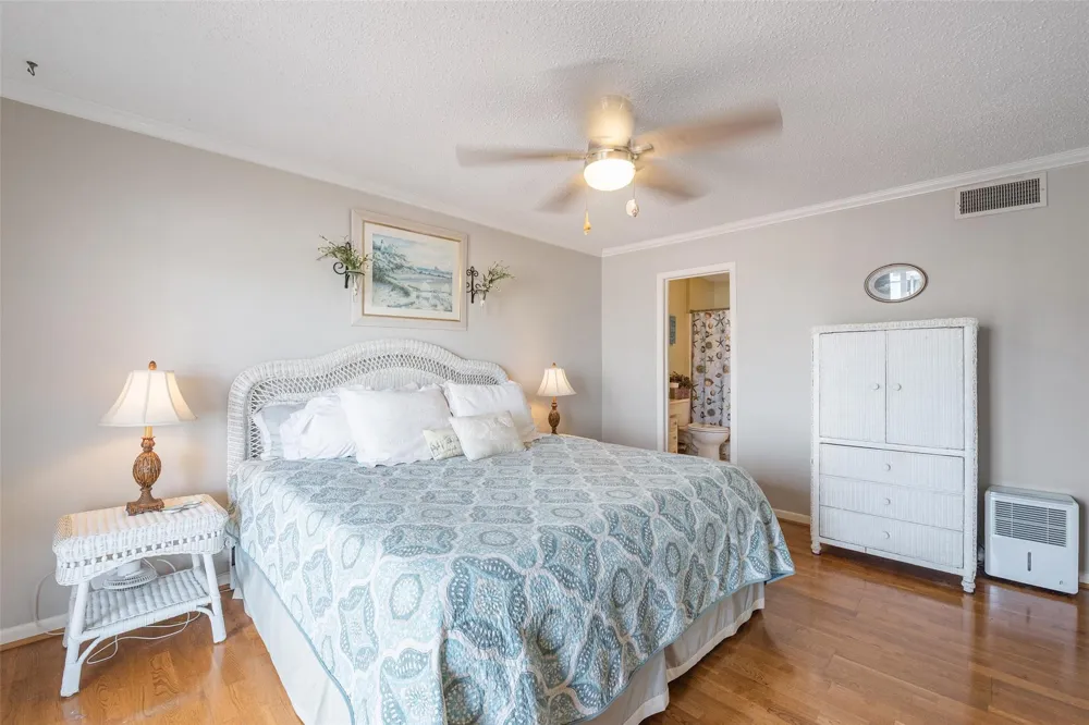 1426 Tiki Drive Tiki Island, TX 77554