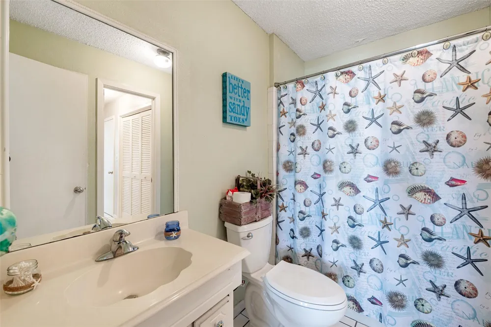 1426 Tiki Drive Tiki Island, TX 77554