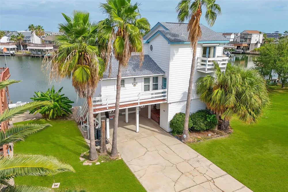 1426 Tiki Drive Tiki Island, TX 77554