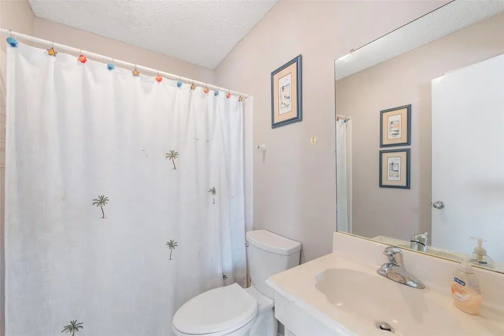 1426 Tiki Drive Tiki Island, TX 77554