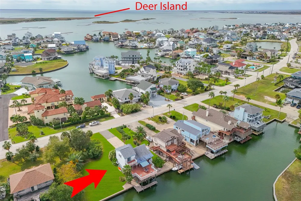 1426 Tiki Drive Tiki Island, TX 77554