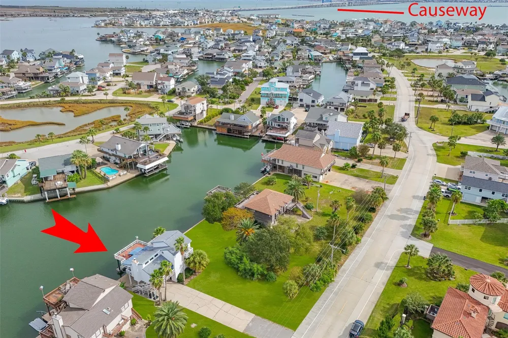 1426 Tiki Drive Tiki Island, TX 77554