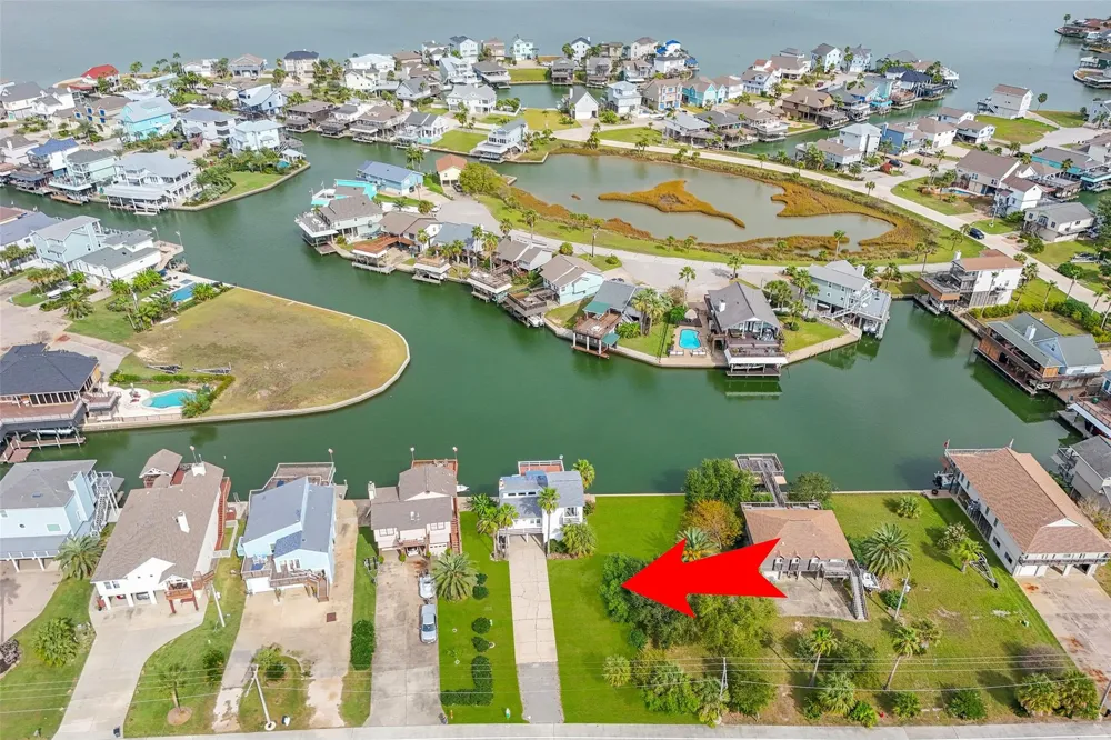 1426 Tiki Drive Tiki Island, TX 77554