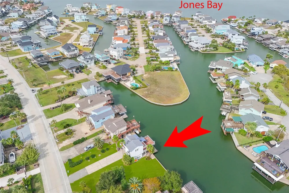 1426 Tiki Drive Tiki Island, TX 77554