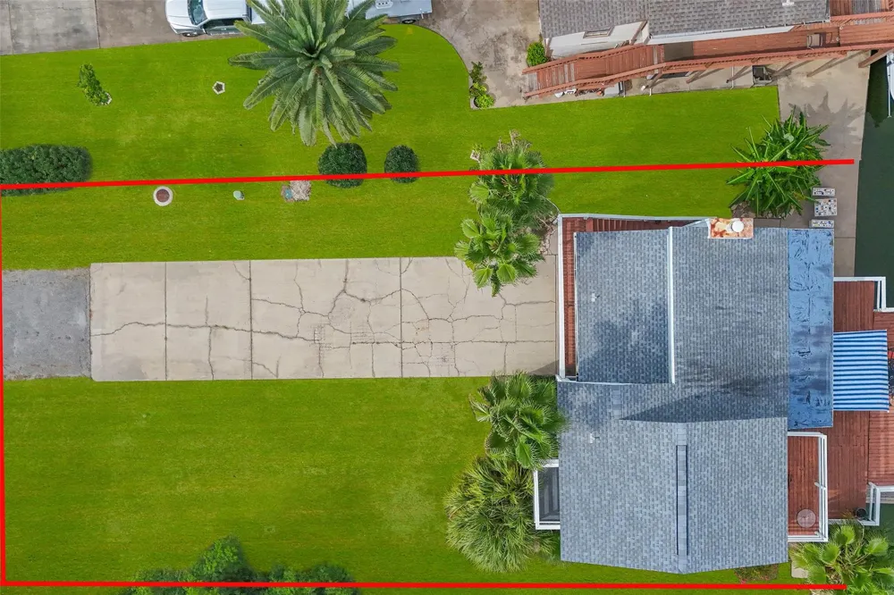 1426 Tiki Drive Tiki Island, TX 77554