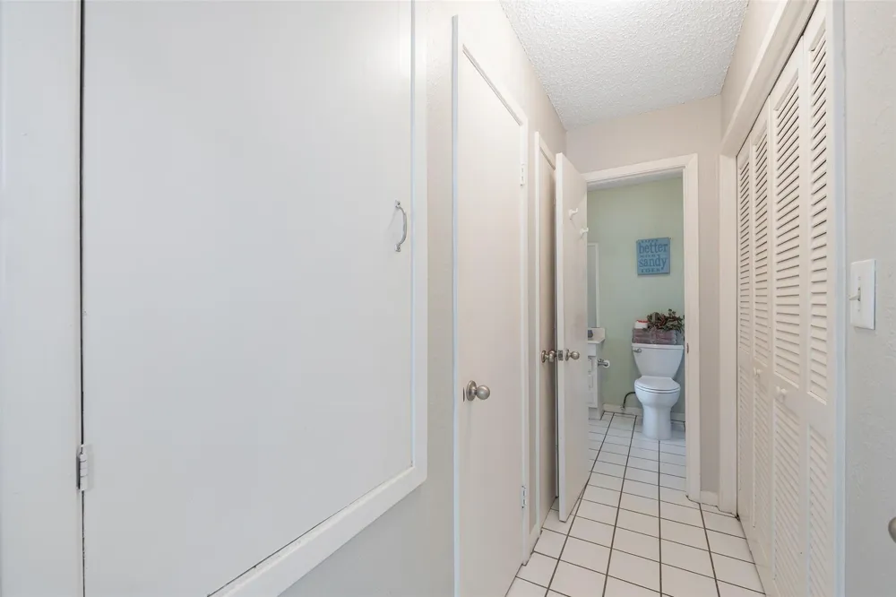 1426 Tiki Drive Tiki Island, TX 77554