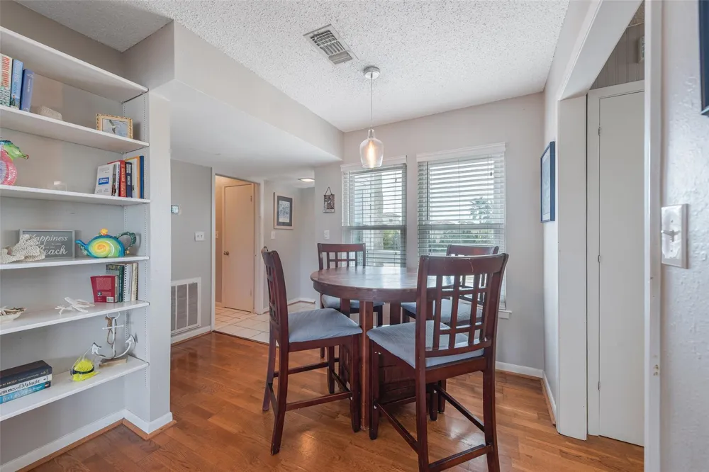 1426 Tiki Drive Tiki Island, TX 77554