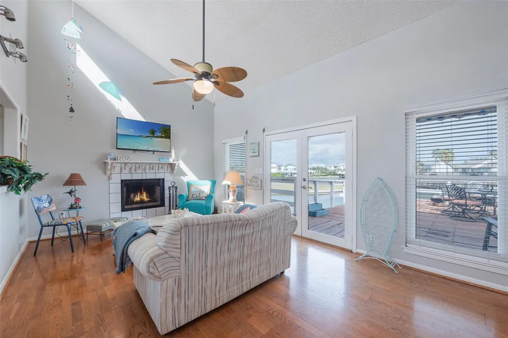 1426 Tiki Drive Tiki Island, TX 77554