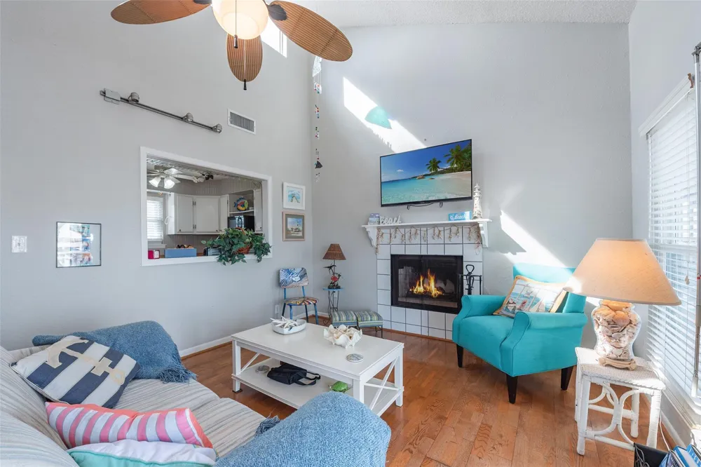 1426 Tiki Drive Tiki Island, TX 77554