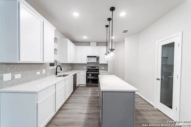 5901 Fannin Point Schertz, TX 78108