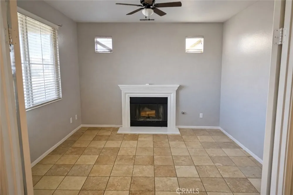 11807 Desert Glen Adelanto, CA 92301
