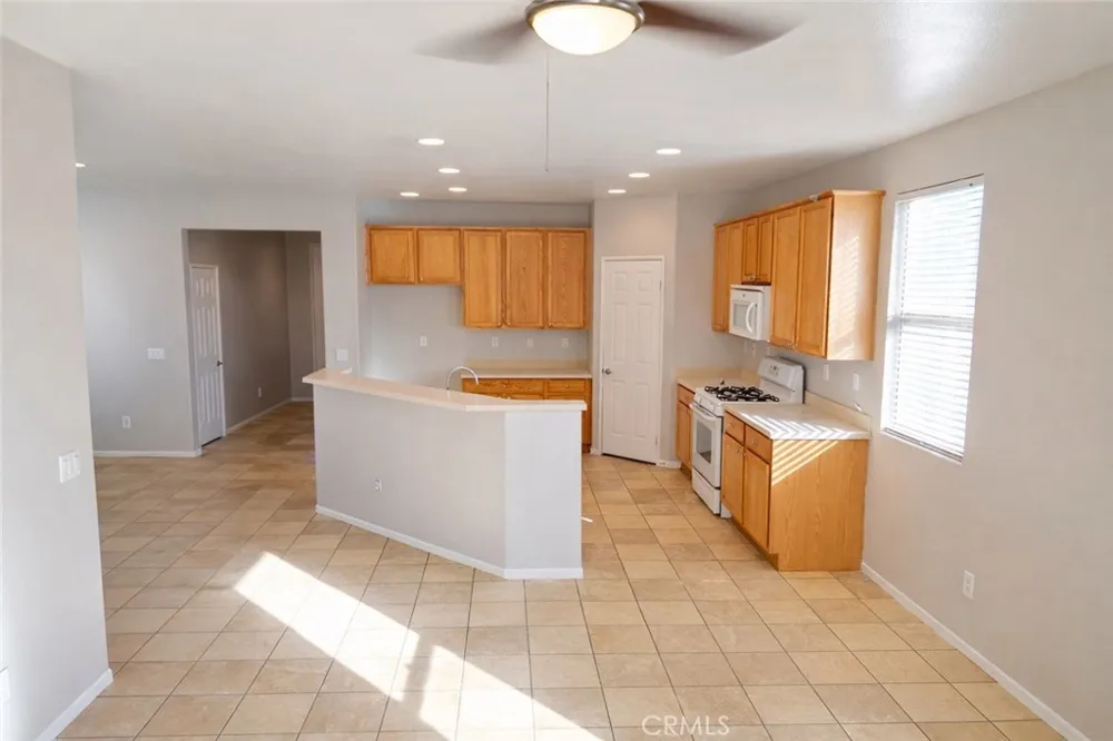 11807 Desert Glen Adelanto, CA 92301