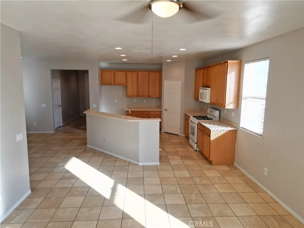 11807 Desert Glen Adelanto, CA 92301