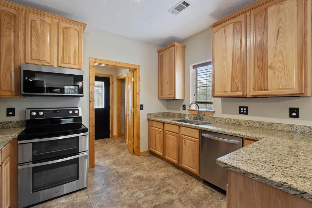 15606 Kristen Lane Willis, TX 77378
