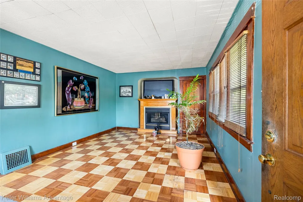 1449 Wayburn Street Grosse Pointe Park City, MI 48230