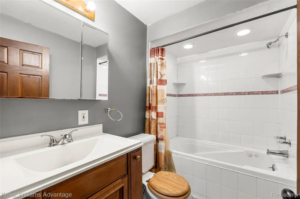 1449 Wayburn Street Grosse Pointe Park City, MI 48230