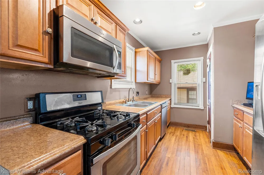 1449 Wayburn Street Grosse Pointe Park City, MI 48230