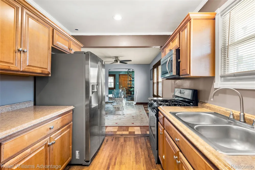 1449 Wayburn Street Grosse Pointe Park City, MI 48230