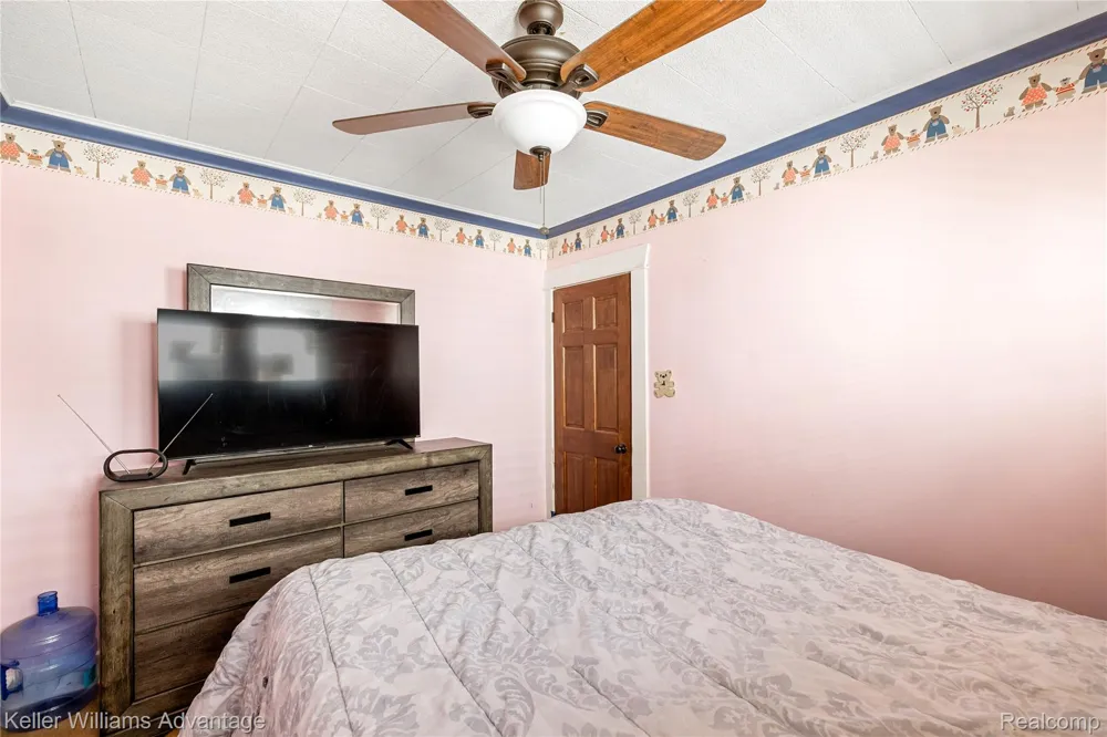 1449 Wayburn Street Grosse Pointe Park City, MI 48230