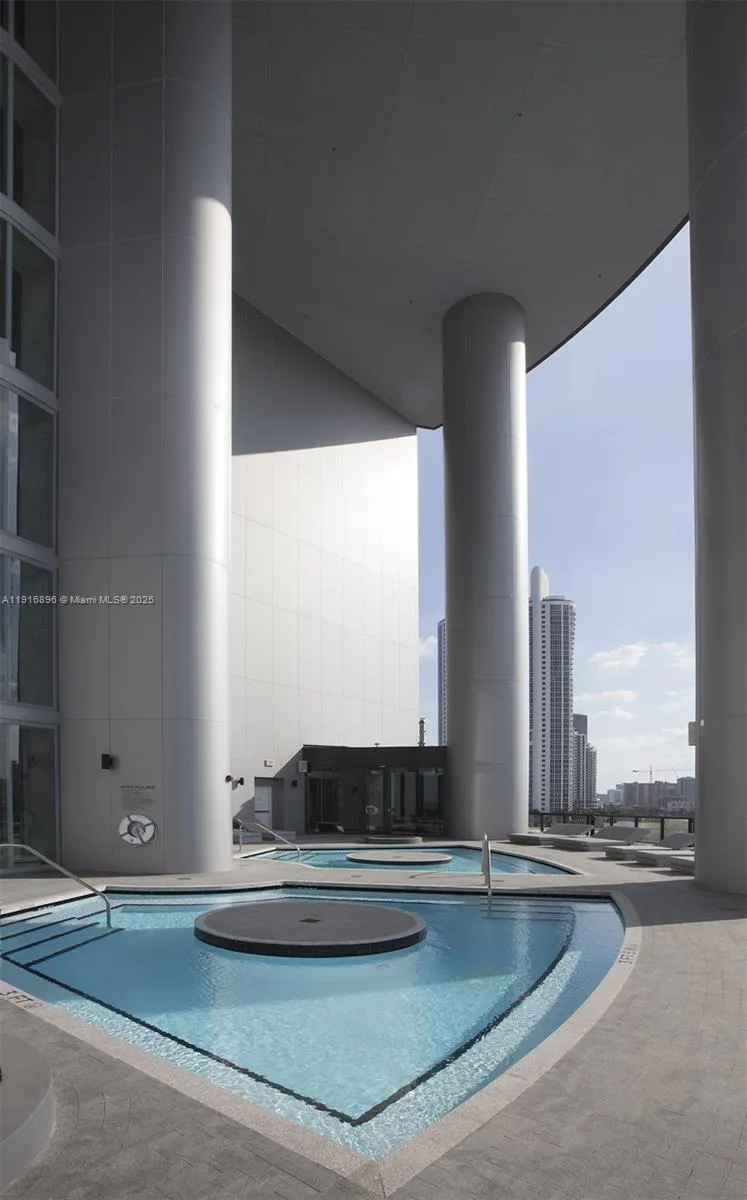 18555 Collins Ave #3505 Sunny Isles Beach, FL 33160