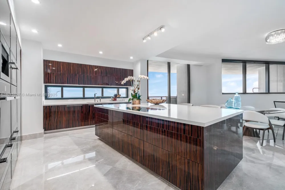 18555 Collins Ave #5105 Sunny Isles Beach, FL 33160