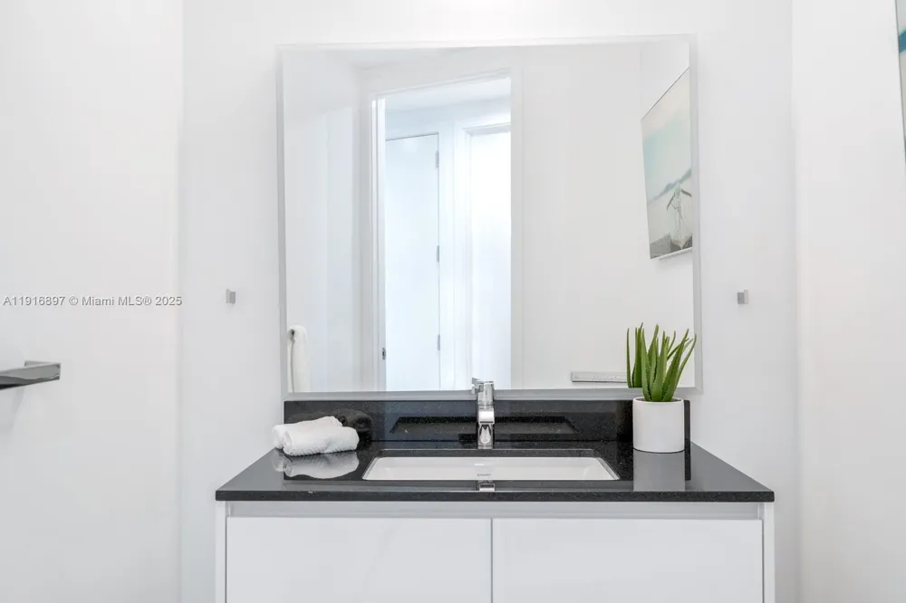18555 Collins Ave #5105 Sunny Isles Beach, FL 33160
