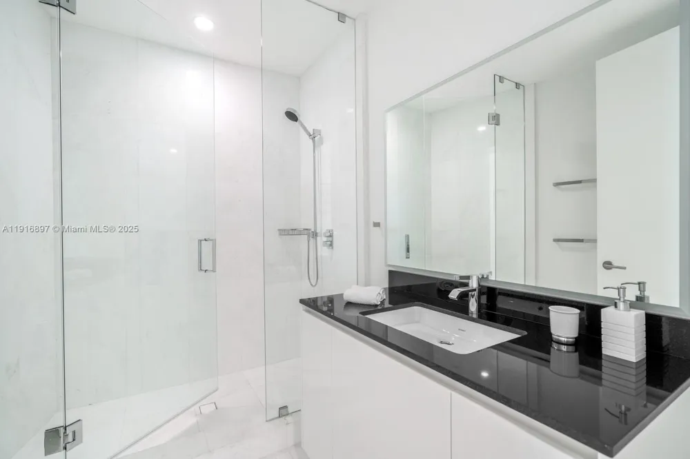 18555 Collins Ave #5105 Sunny Isles Beach, FL 33160