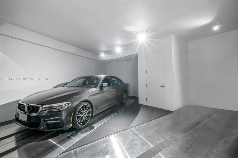 18555 Collins Ave #5105 Sunny Isles Beach, FL 33160