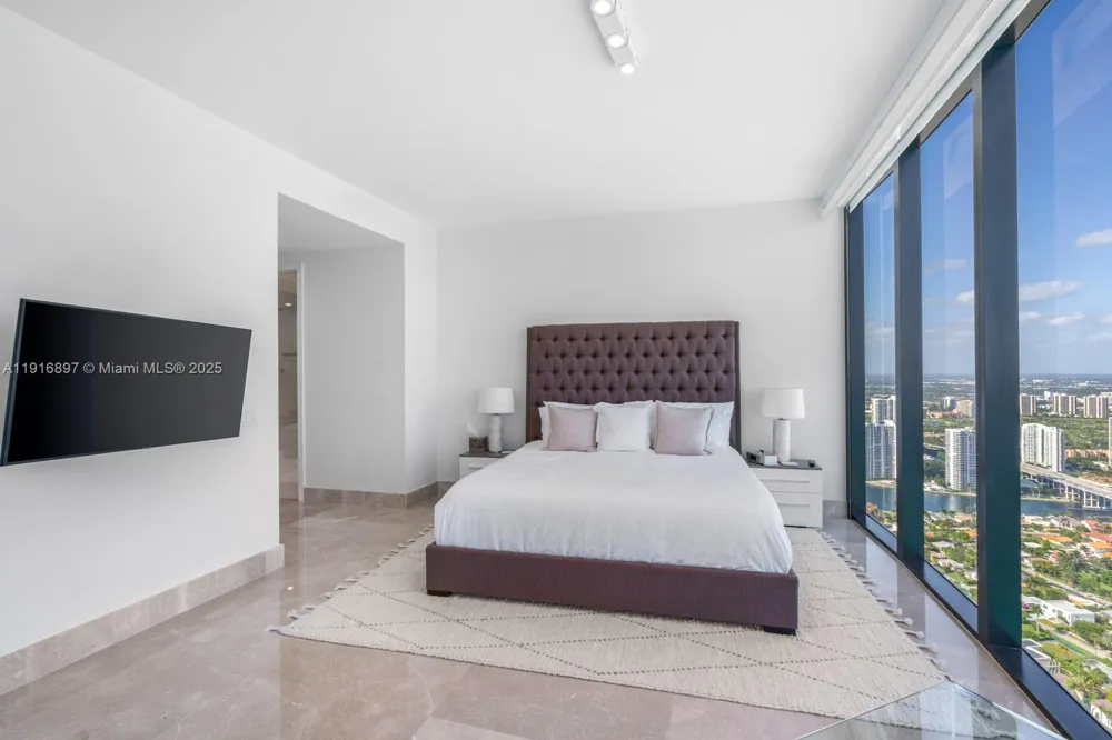 18555 Collins Ave #5105 Sunny Isles Beach, FL 33160