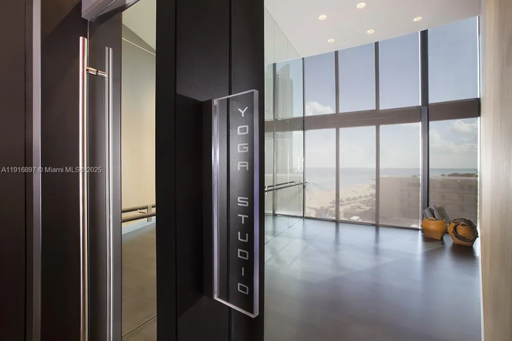 18555 Collins Ave #5105 Sunny Isles Beach, FL 33160