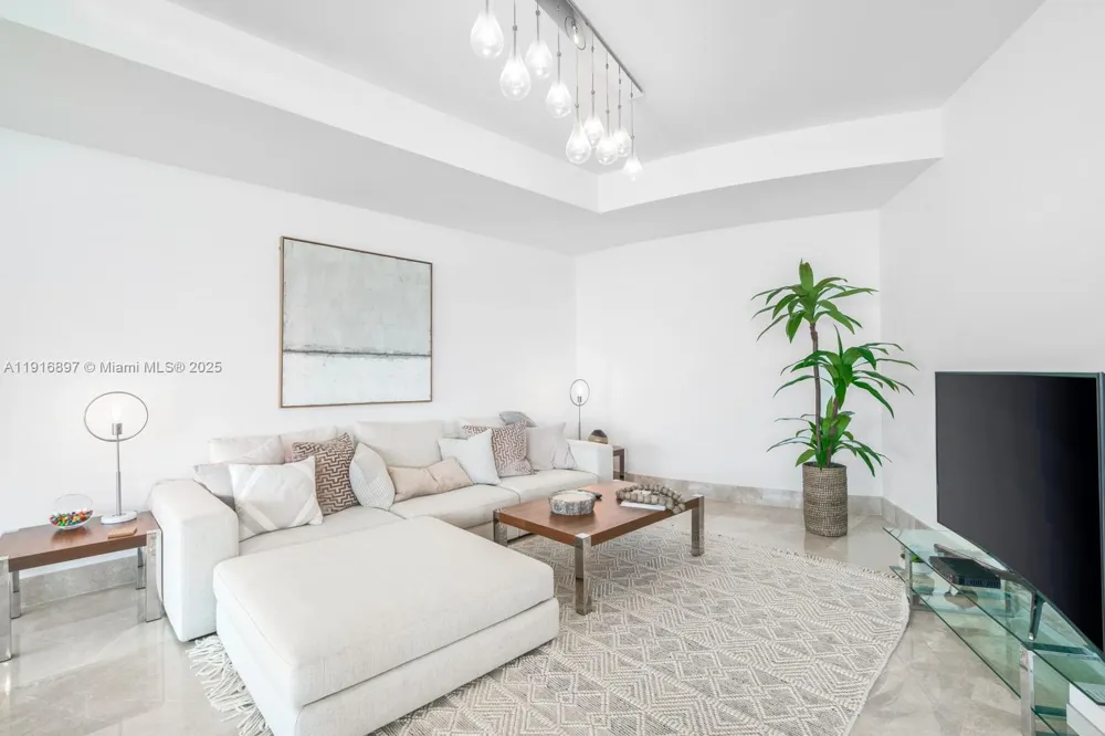 18555 Collins Ave #5105 Sunny Isles Beach, FL 33160
