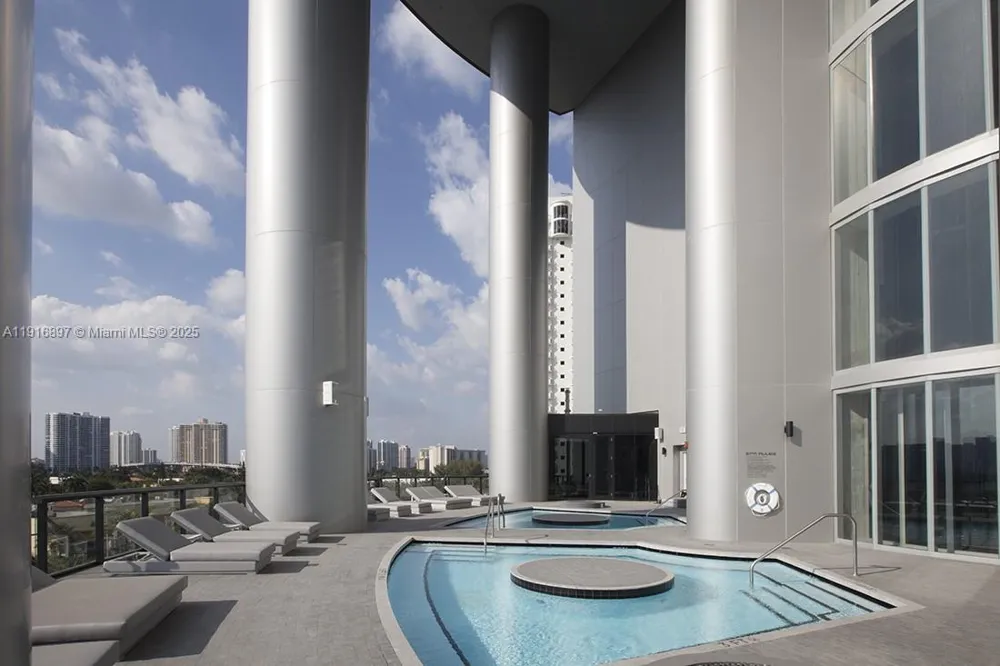 18555 Collins Ave #5105 Sunny Isles Beach, FL 33160