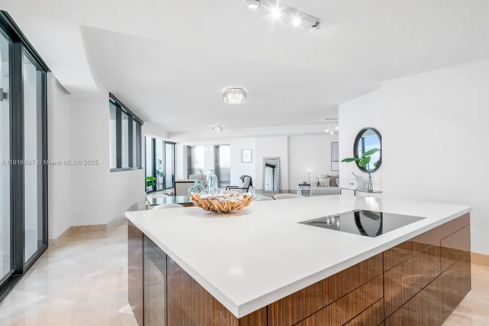 18555 Collins Ave #5105 Sunny Isles Beach, FL 33160