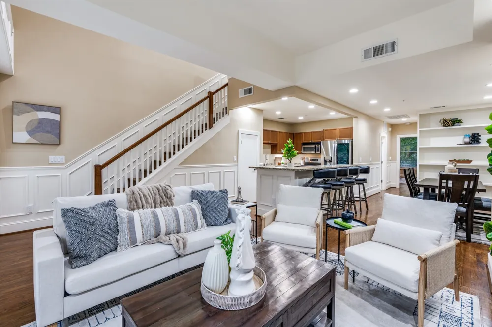 5055 Addison Circle #422