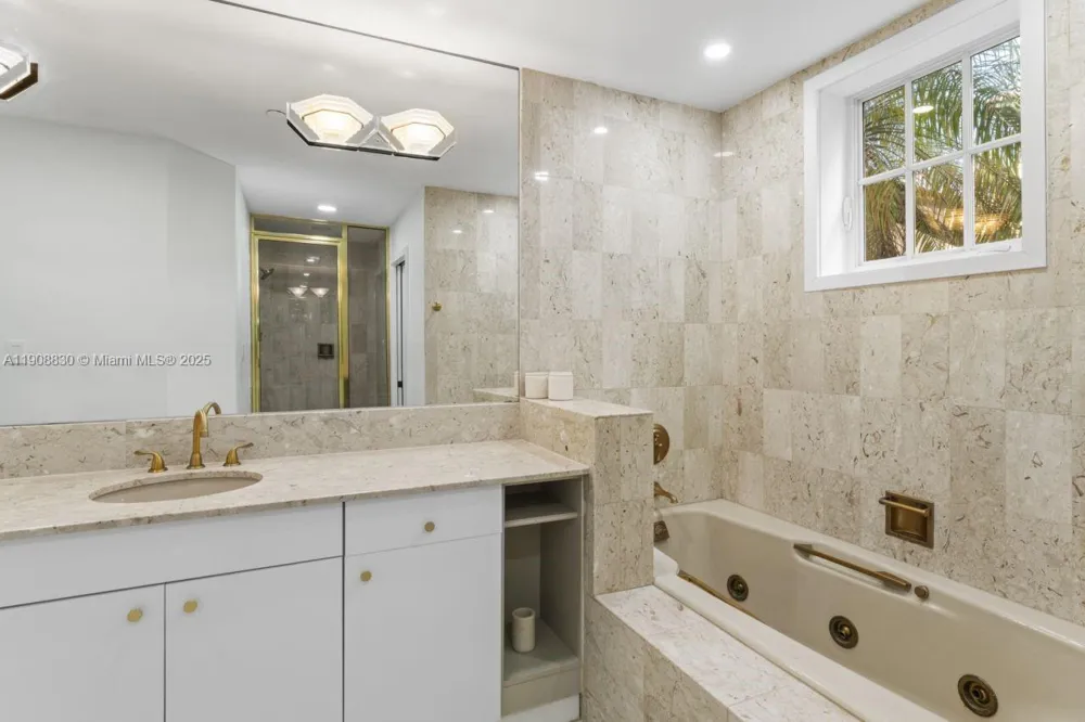 19217 Fisher Island Dr #19217 Miami Beach, FL 33109