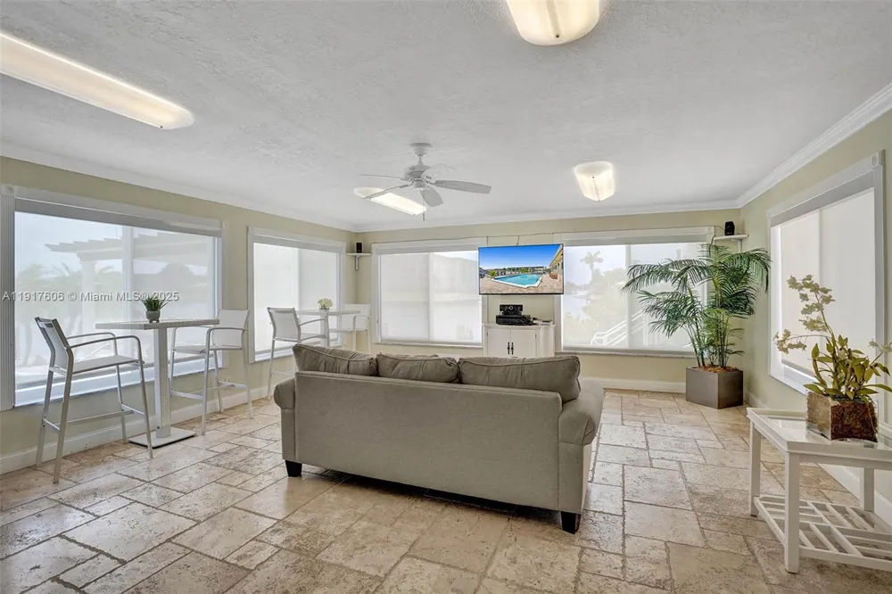 1160 Hillsboro Mile #701 Hillsboro Beach, FL 33062