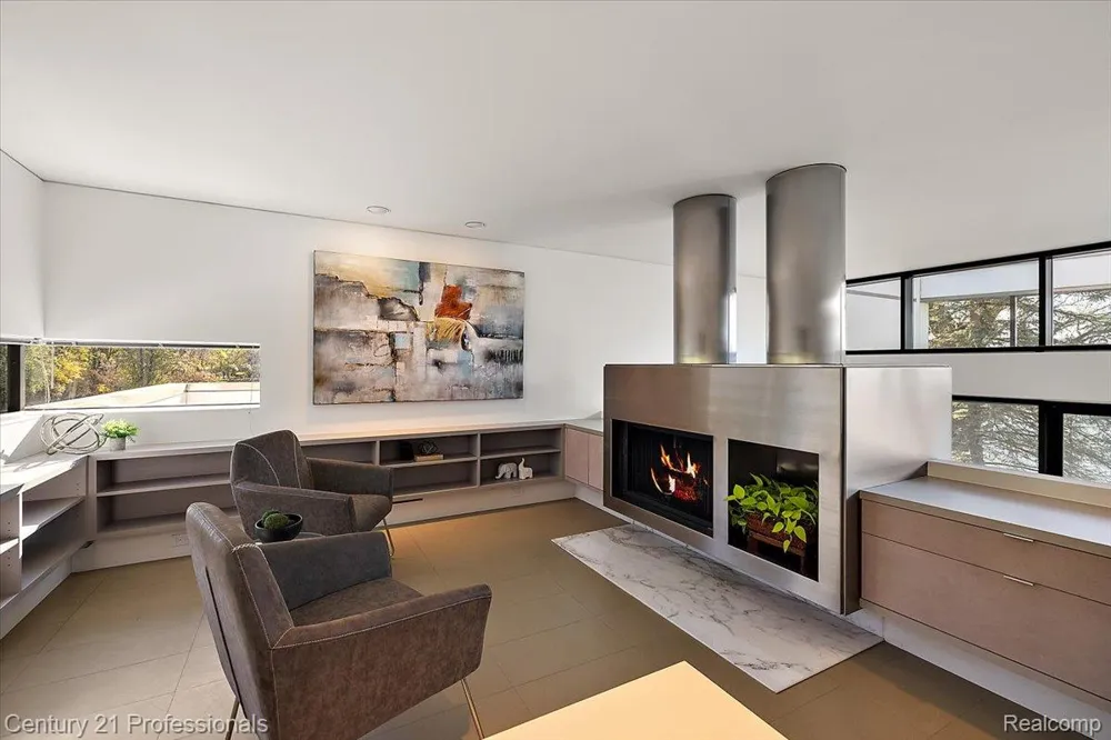 5904 Wing Lake Road Bloomfield Charter Township, MI 48301
