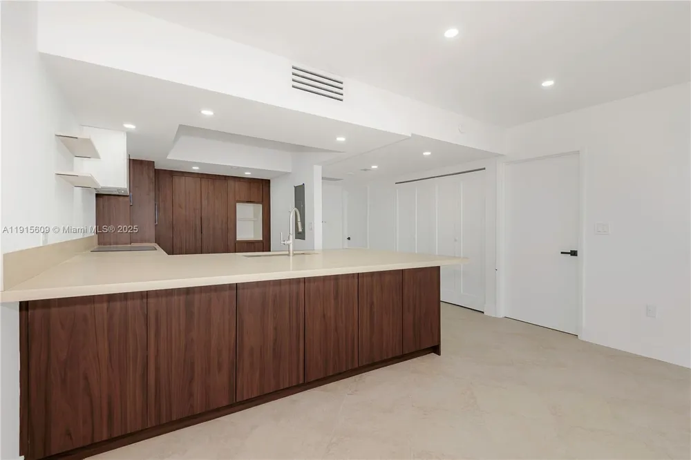 8855 Collins Ave #6E Surfside, FL 33154