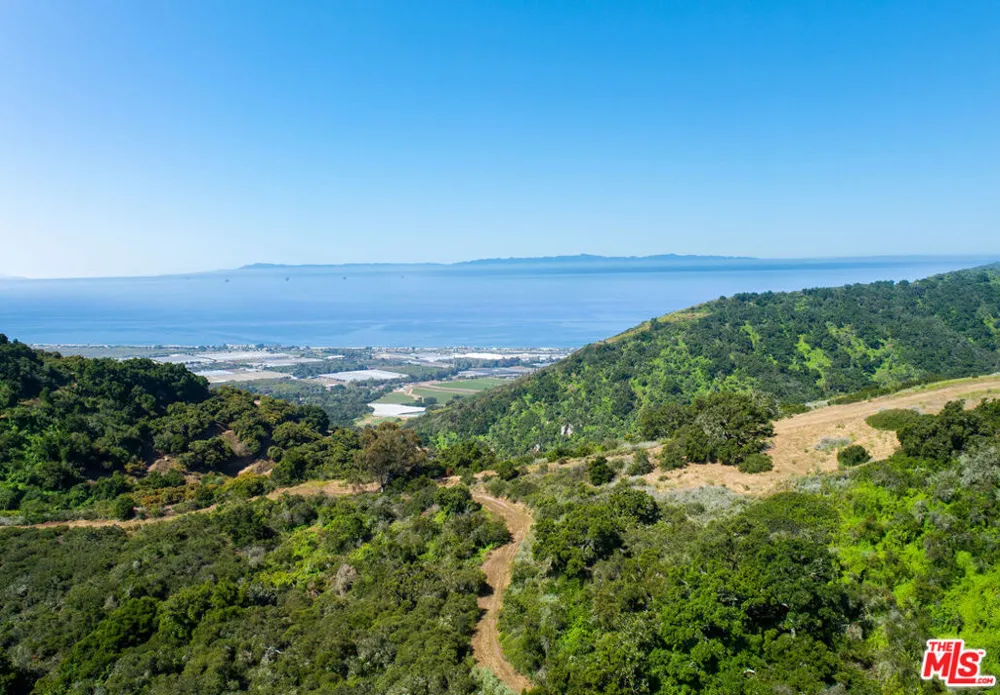 3589 Toro Canyon Park Road Carpinteria, CA 93013