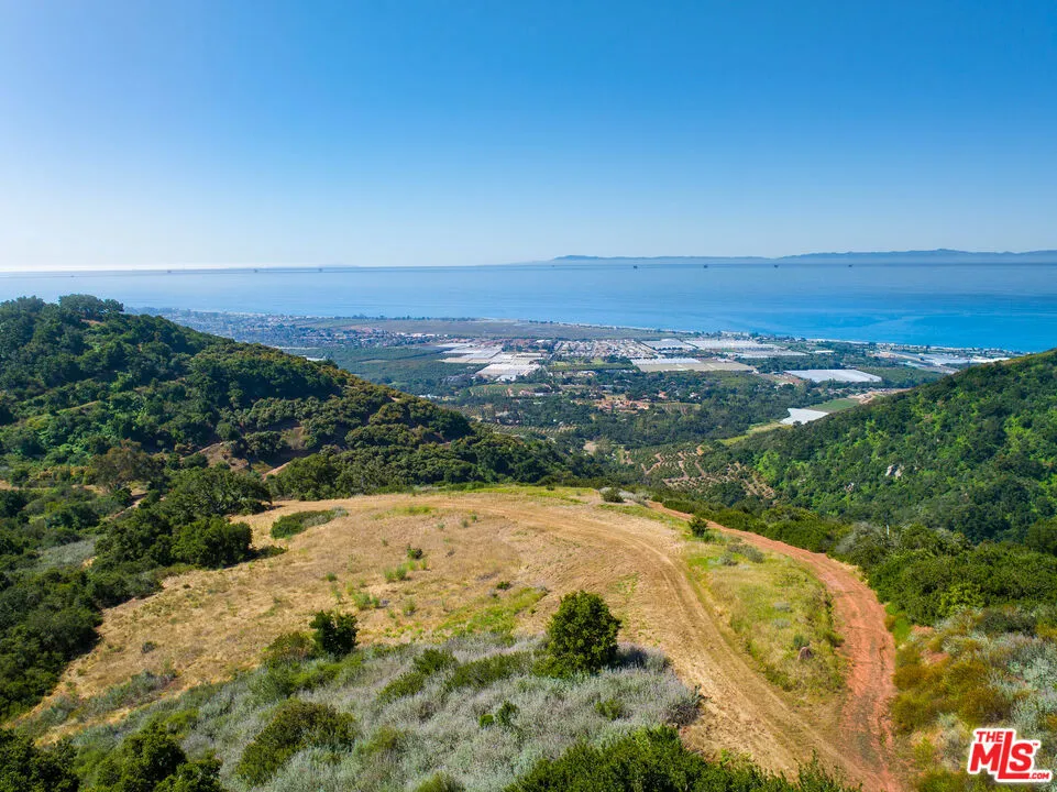 3589 Toro Canyon Park Road Carpinteria, CA 93013