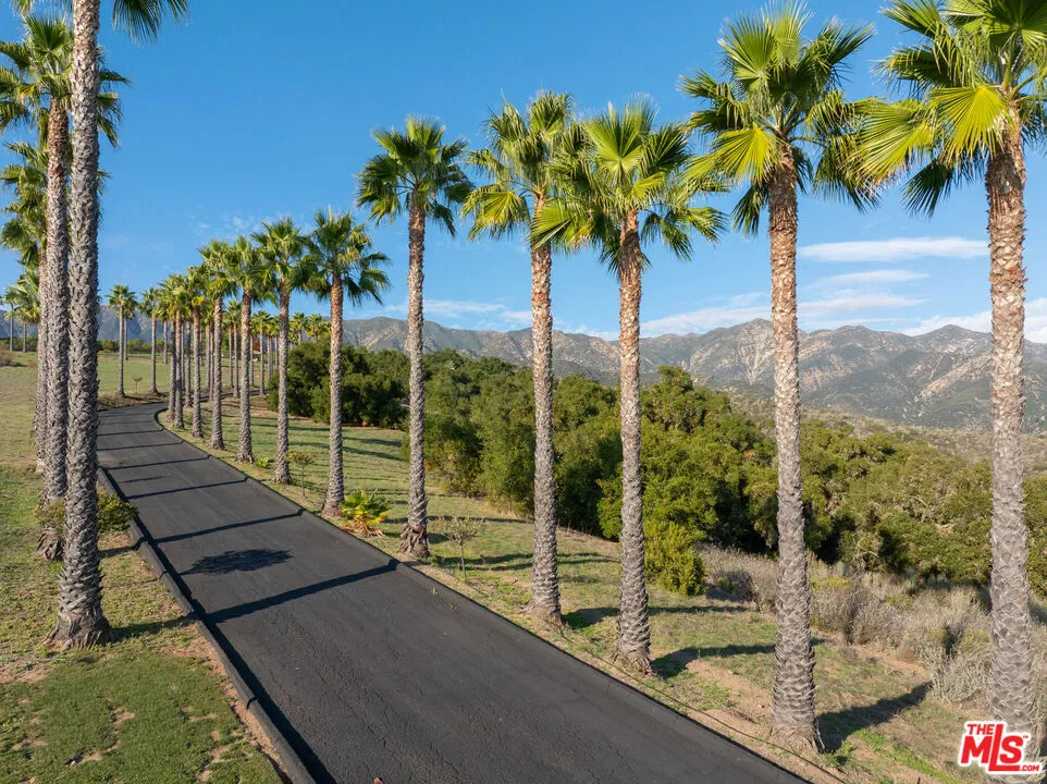 3589 Toro Canyon Park Road Carpinteria, CA 93013