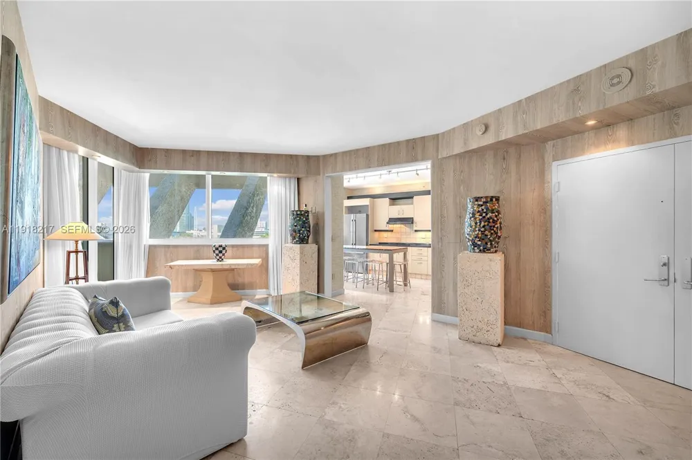 300 S Pointe Dr #906 Miami Beach, FL 33139