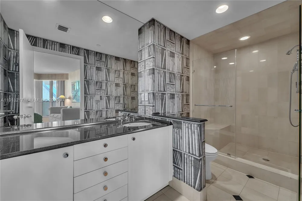 300 S Pointe Dr #906 Miami Beach, FL 33139