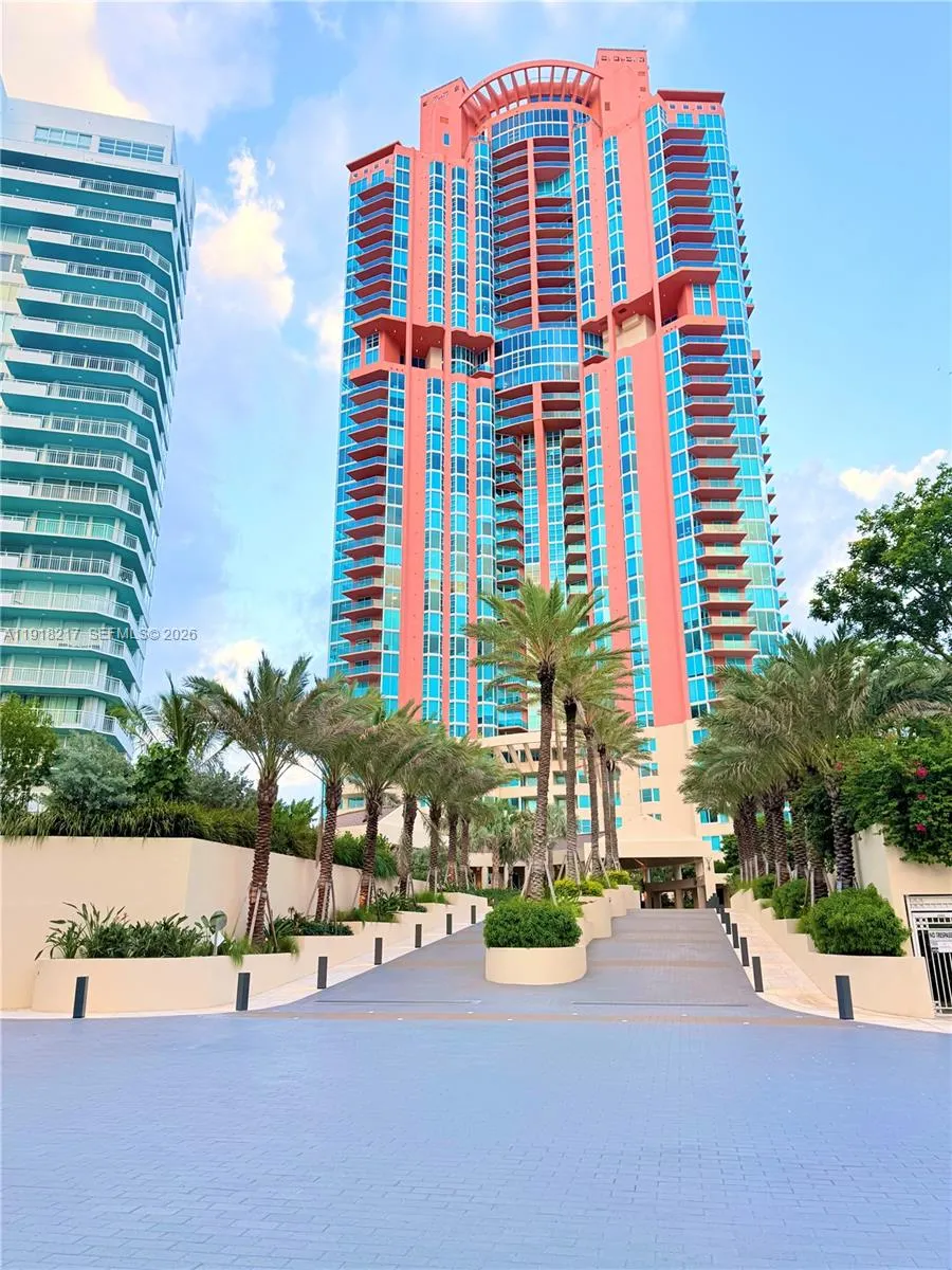 300 S Pointe Dr #906 Miami Beach, FL 33139