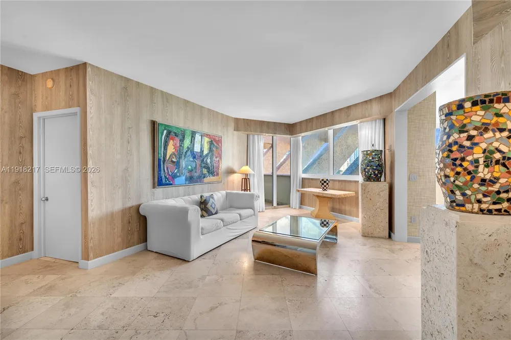 300 S Pointe Dr #906 Miami Beach, FL 33139
