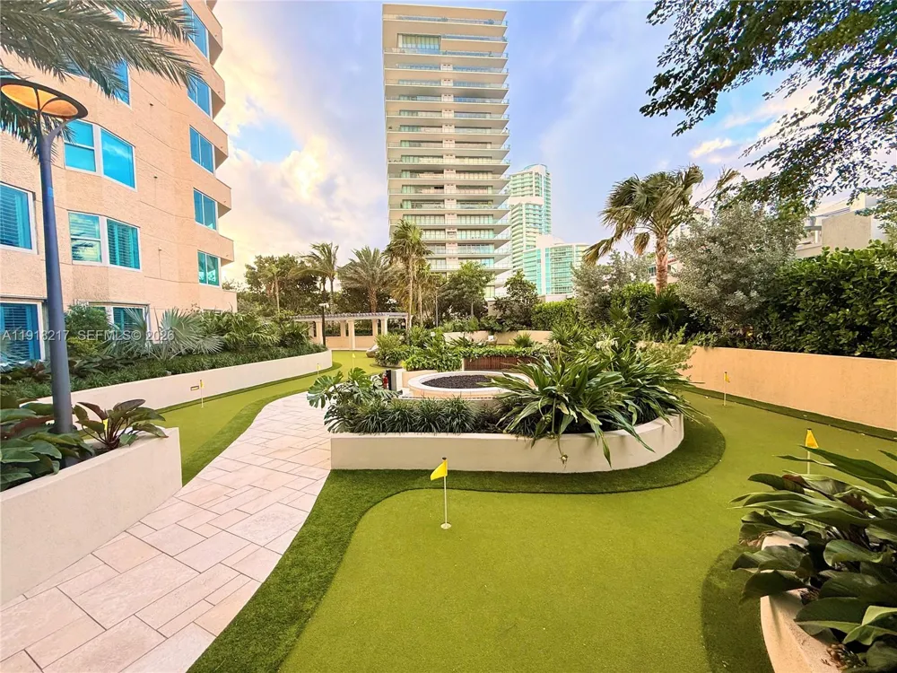 300 S Pointe Dr #906 Miami Beach, FL 33139