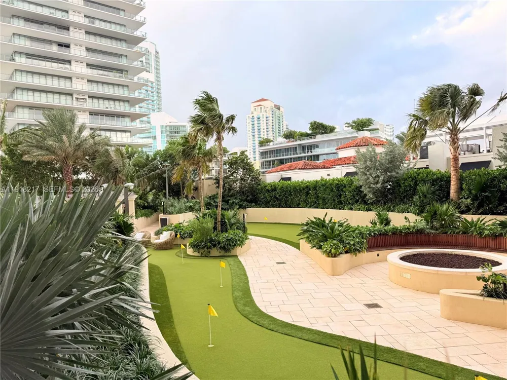 300 S Pointe Dr #906 Miami Beach, FL 33139