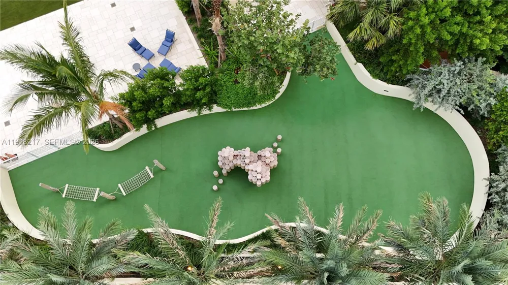 300 S Pointe Dr #906 Miami Beach, FL 33139